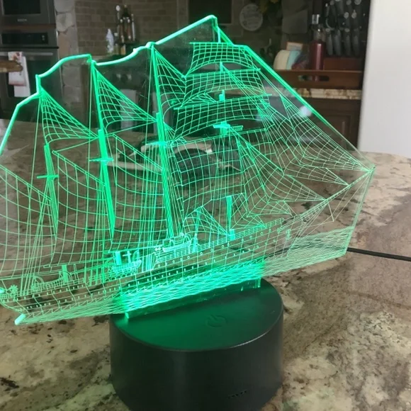 Light up ship display - Picture 3 of 8